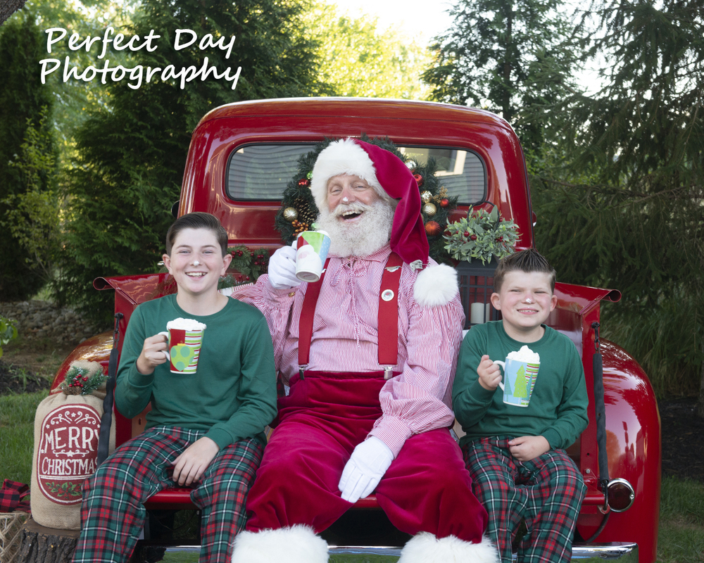 Santa and his Red Truck Photo Sessions - Family Holiday Portraits